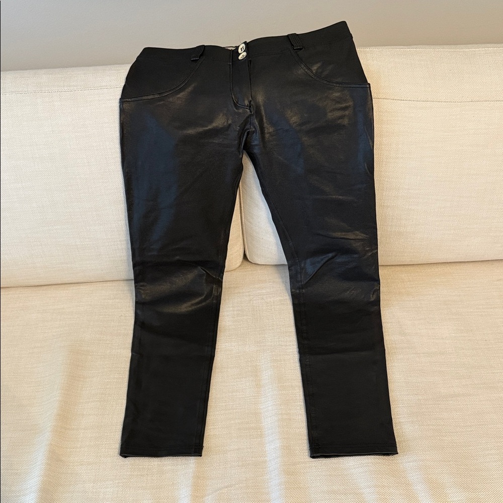 Freddy Womens Black Faux Leather Pants Size 6 - Picture 4 of 6